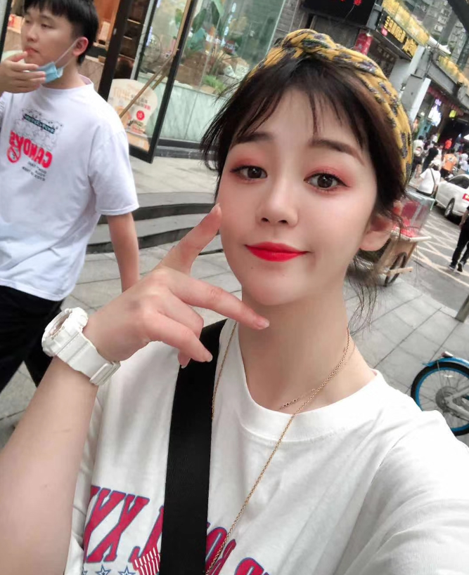 正点小妹子，颜值很不错